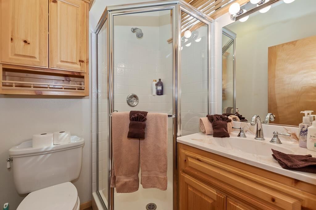 Photo of Bathroom in Upper Moonridge