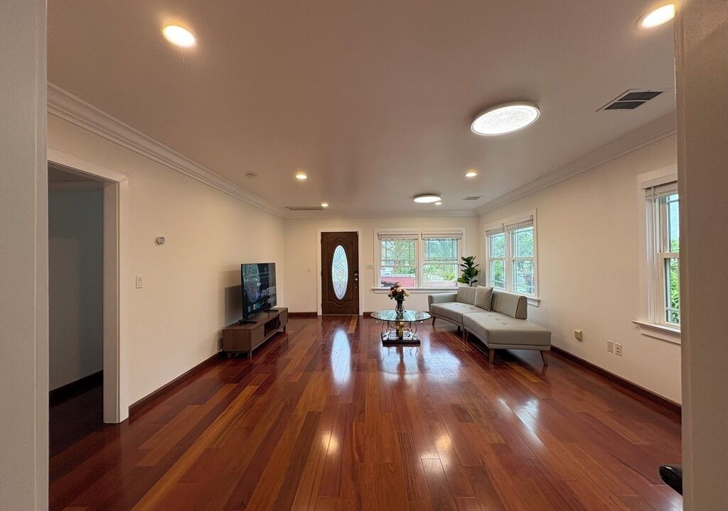 Photo of Livingroom in East Pasadena