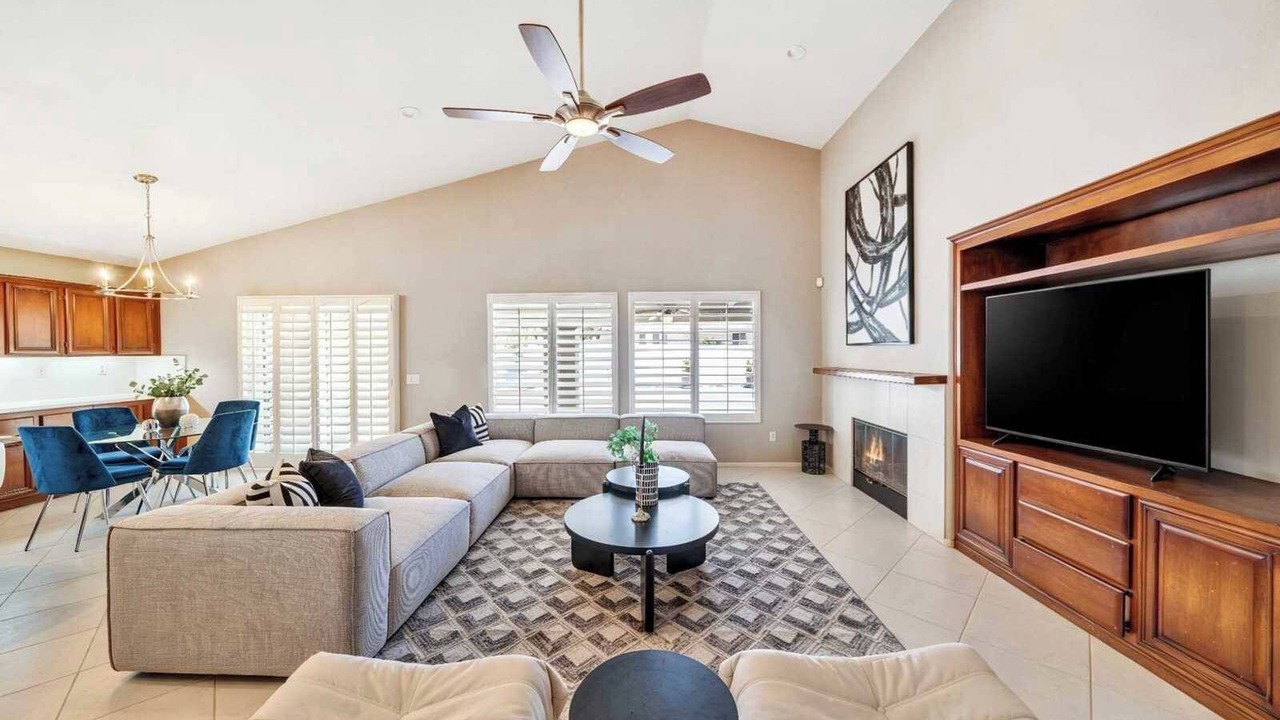 Photo of Livingroom in Corona