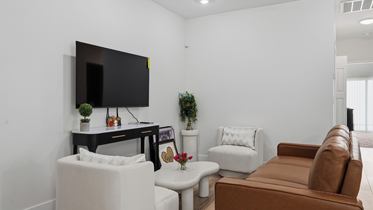 Photo of Livingroom in North Oak Park
