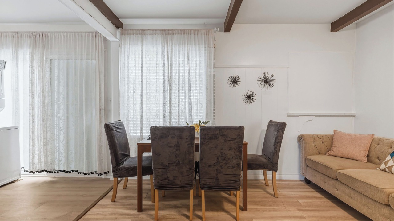 Photo of Livingroom in Baldwin Park