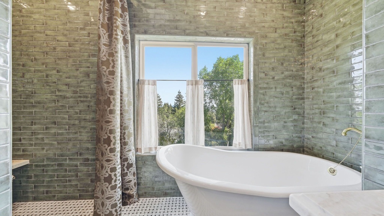 Photo of Bathroom in Sunset