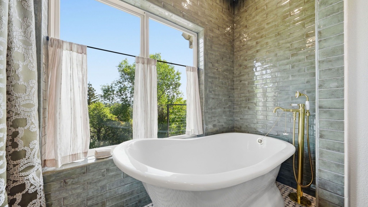 Photo of Bathroom in Sunset