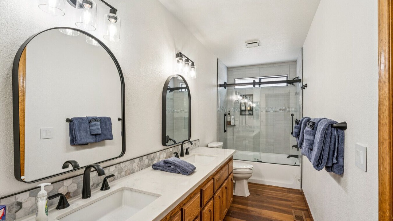 Photo of Bathroom in Upper Moonridge