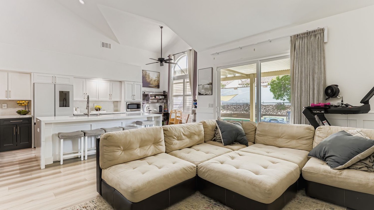 Photo of Livingroom in Green Valley North