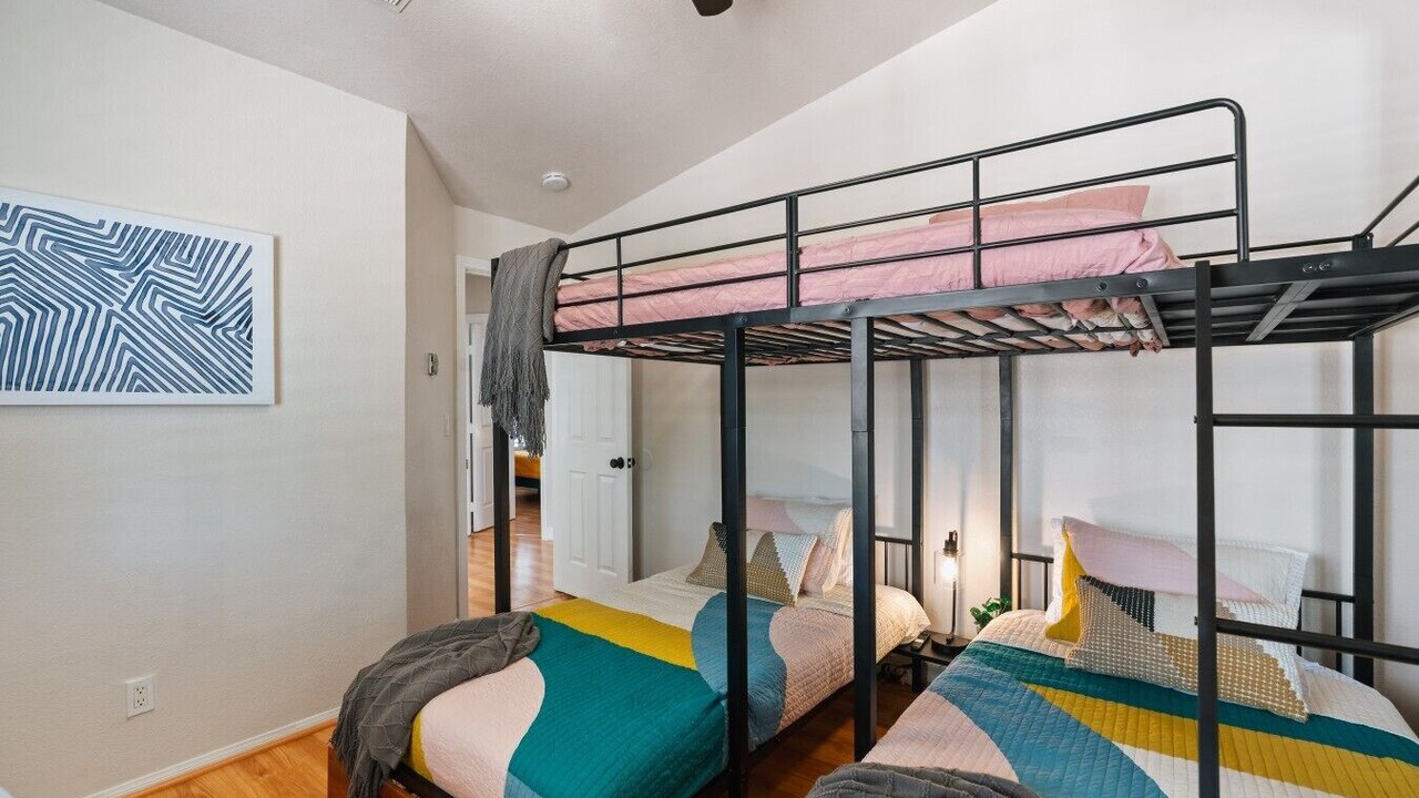 Photo of Bedroom in Enterprise