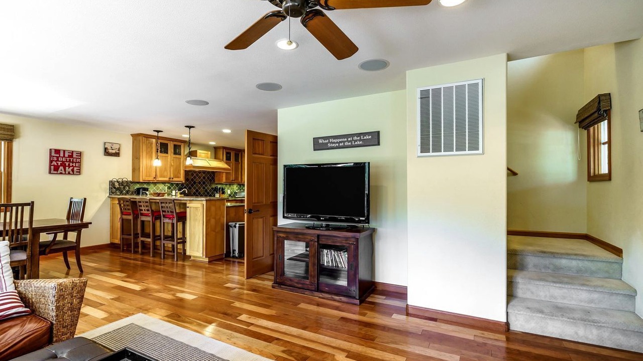 Photo of Livingroom in Groveland