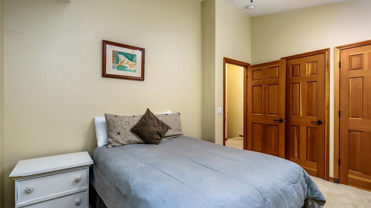 Photo of Bedroom in Groveland