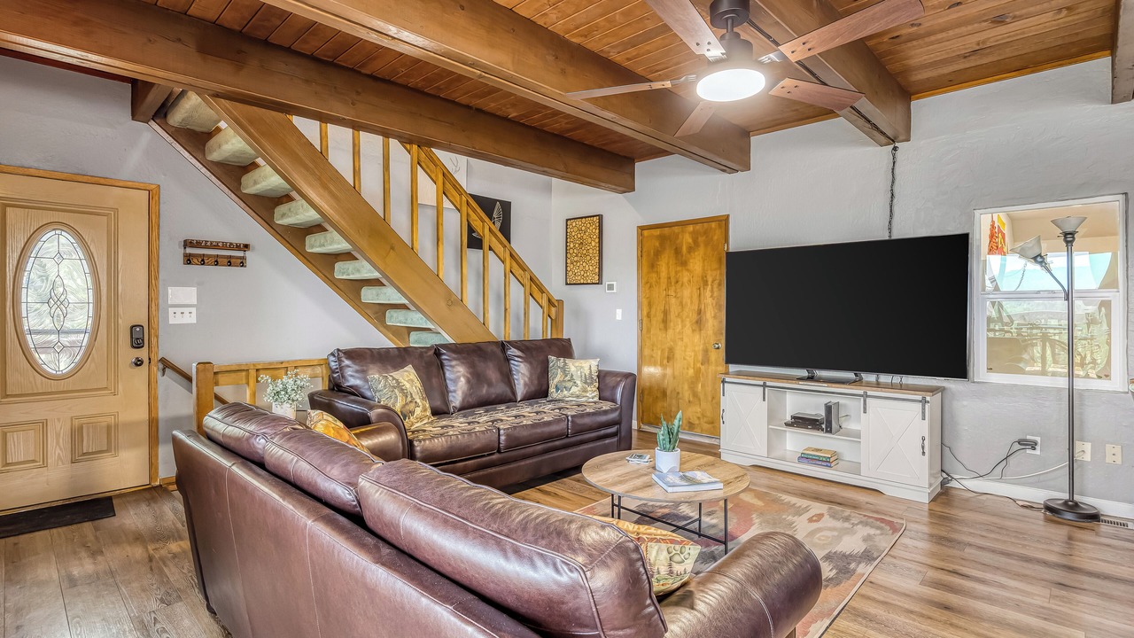 Photo of Livingroom in Lake Arrowhead
