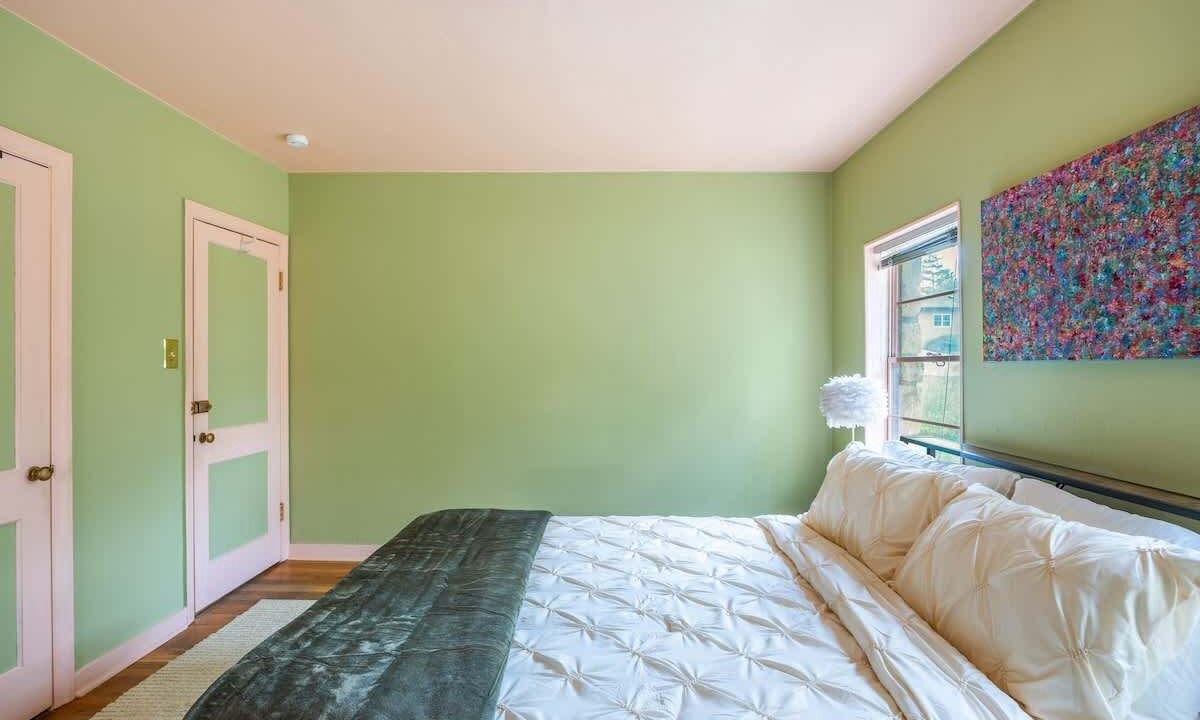 Photo of Bedroom in West University