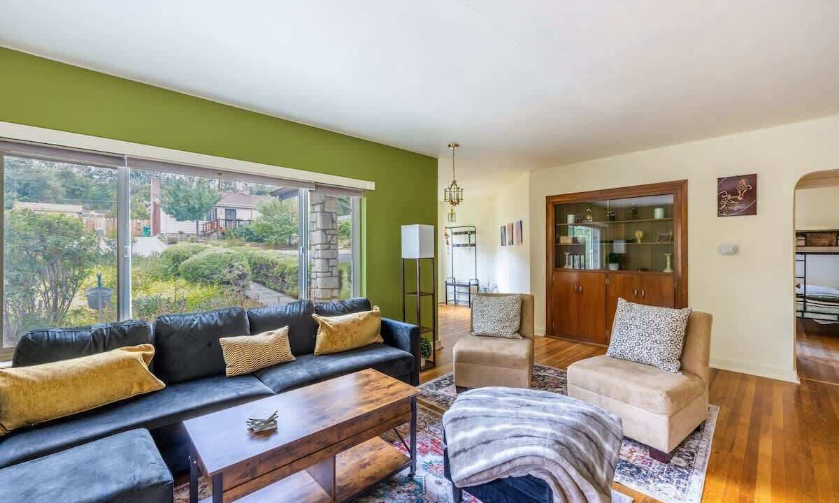 Photo of Livingroom in West University