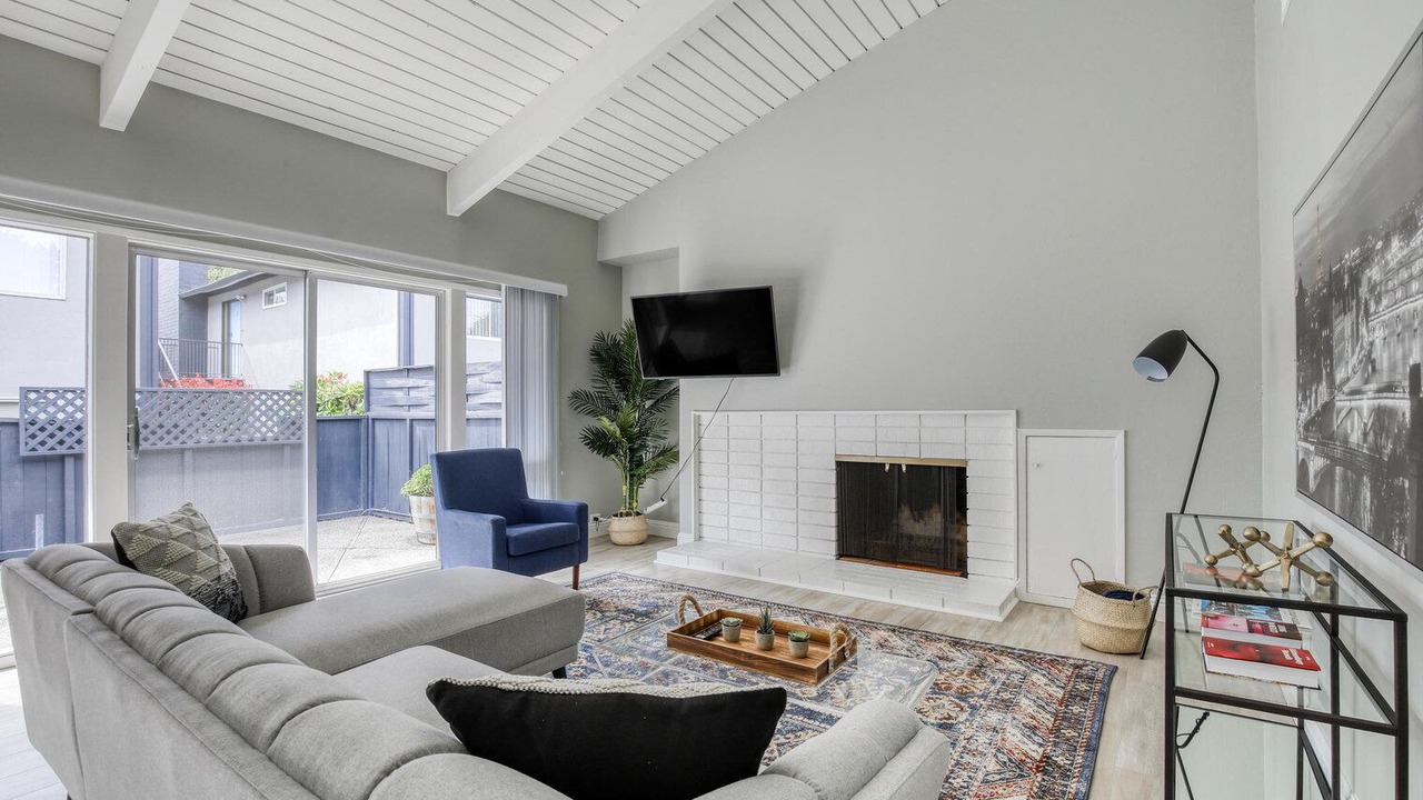 Photo of Livingroom in University South