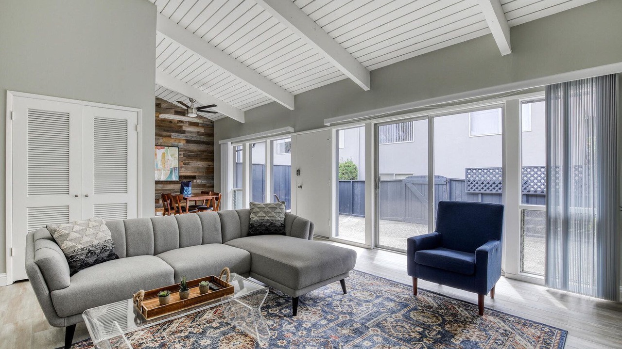 Photo of Livingroom in University South
