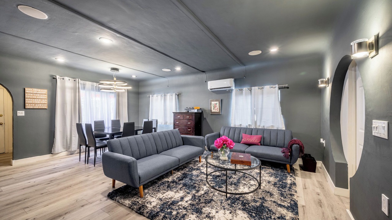 Photo of Livingroom in Sherman Oaks