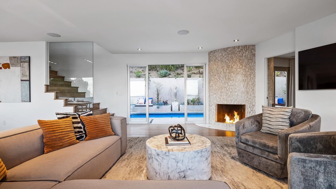 Photo of Livingroom in Hollywood Hills West