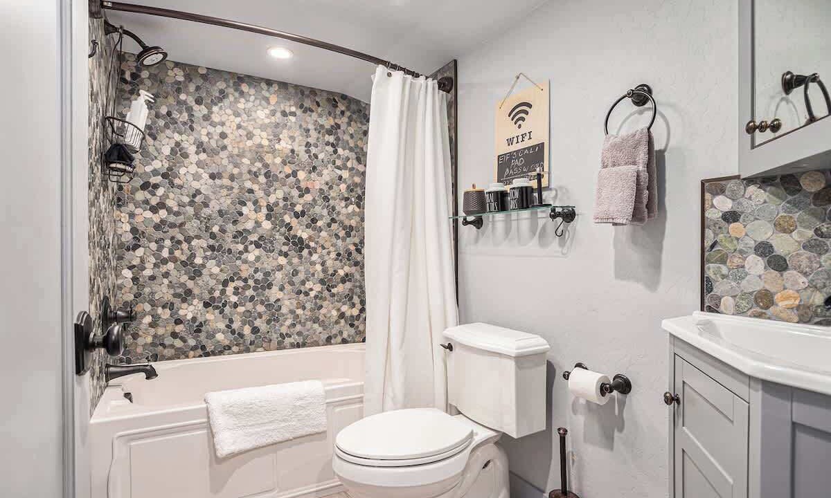 Photo of Bathroom in Upper Telegraph