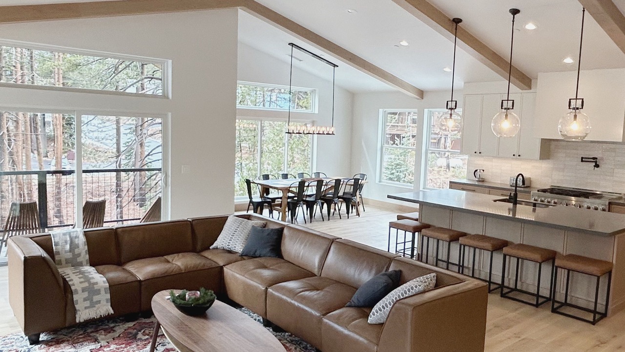 Photo of Livingroom in Serene Lakes