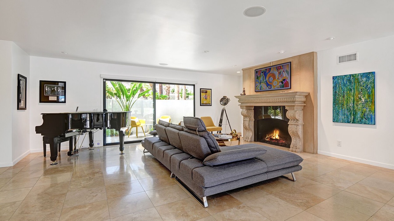 Photo of Livingroom in Canyon Corridor