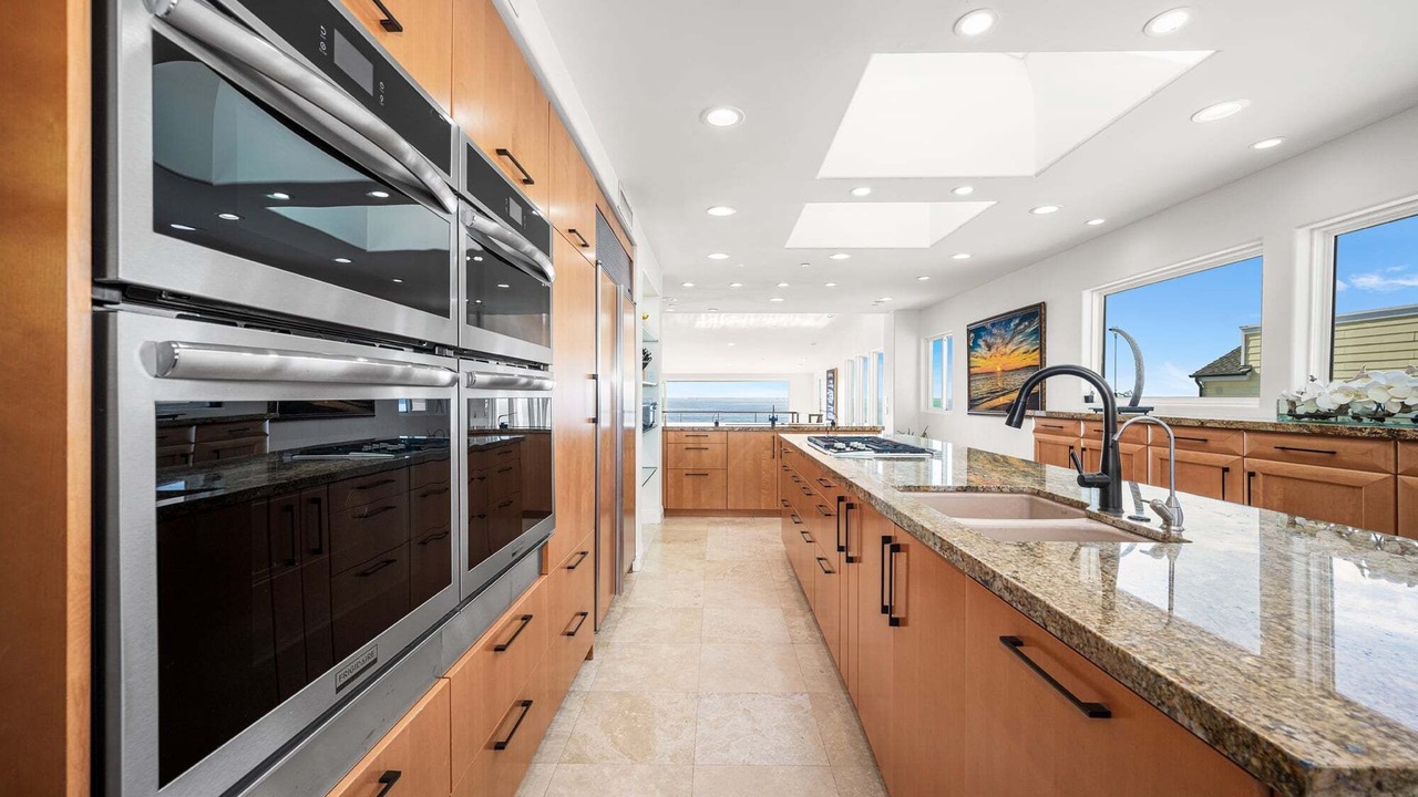 Photo of Kitchen in Peninsula