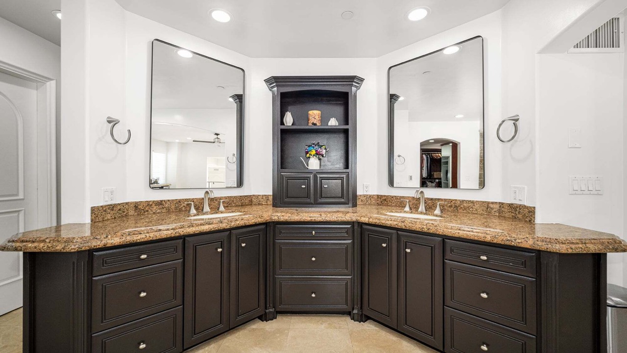 Photo of Bathroom in Peninsula