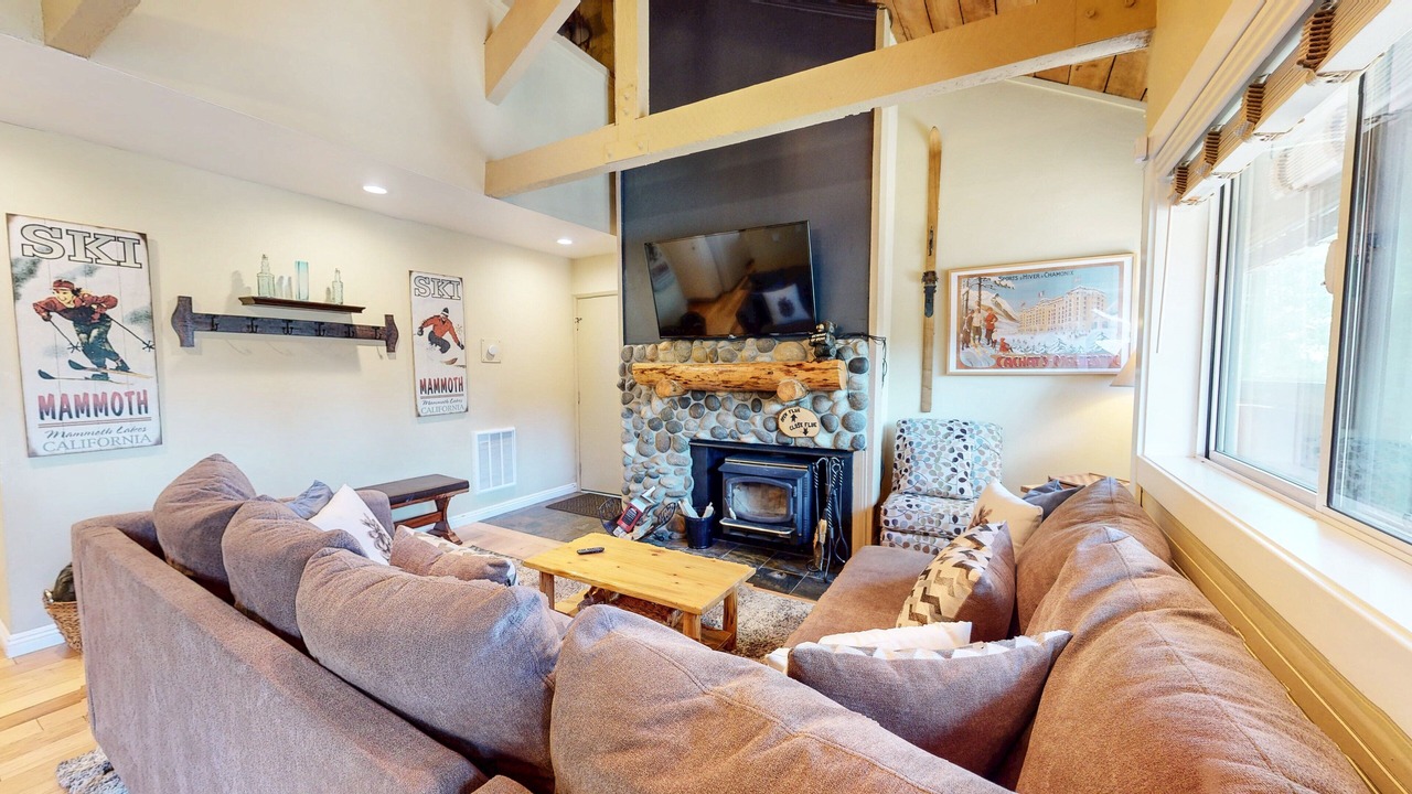 Photo of Livingroom in Majestic Pines