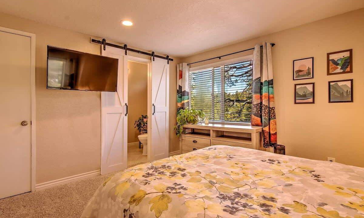 Photo of Bedroom in Pine Cove