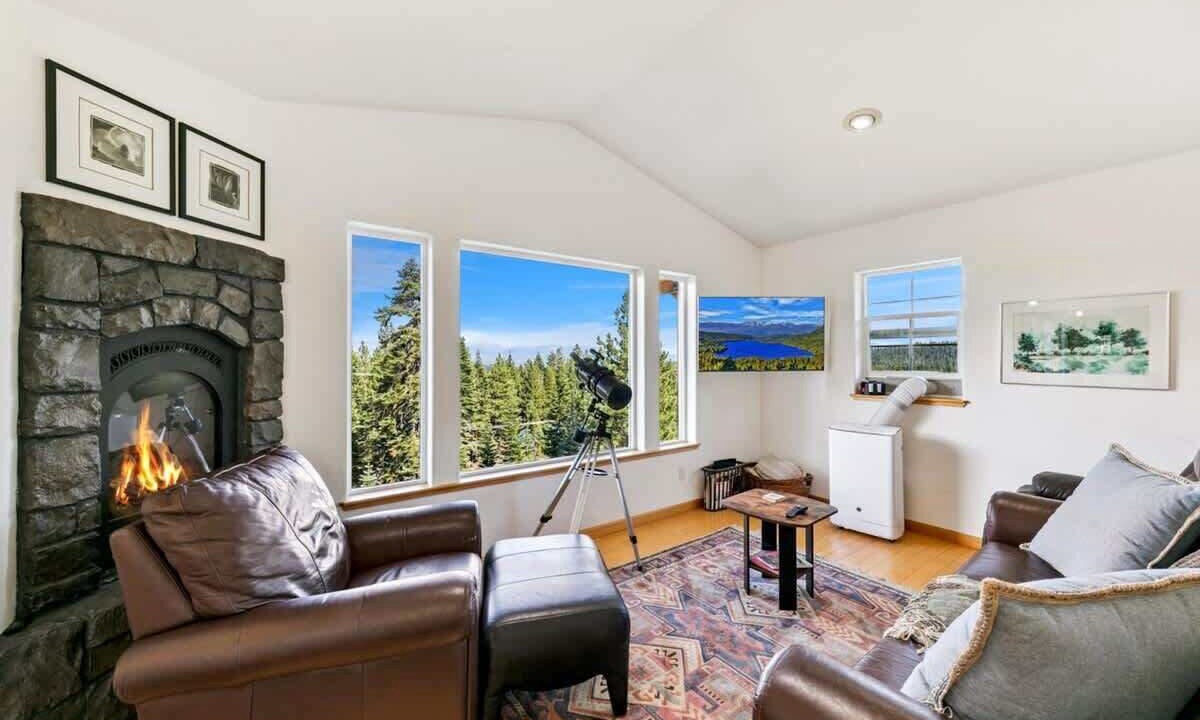 Photo of Livingroom in Truckee