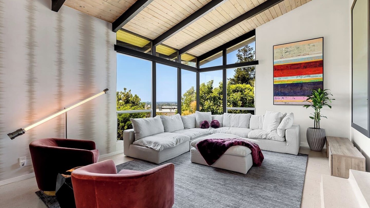 Photo of Livingroom in Studio City