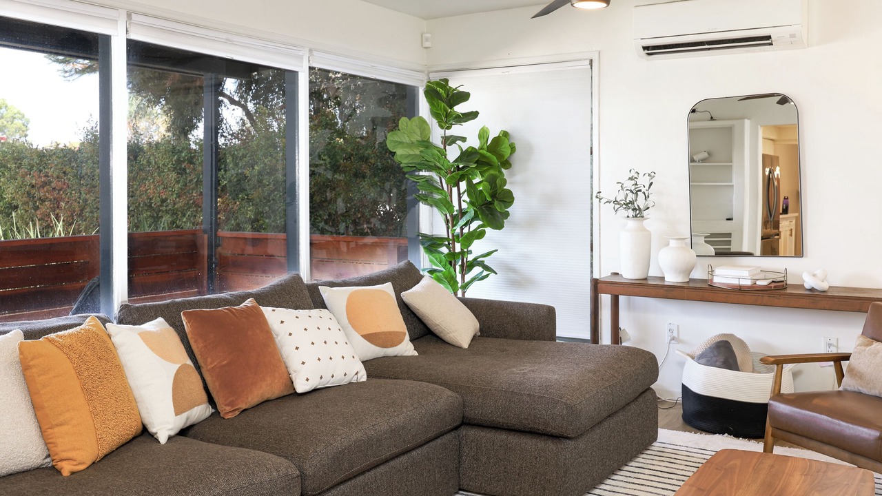 Photo of Livingroom in Rolando Park