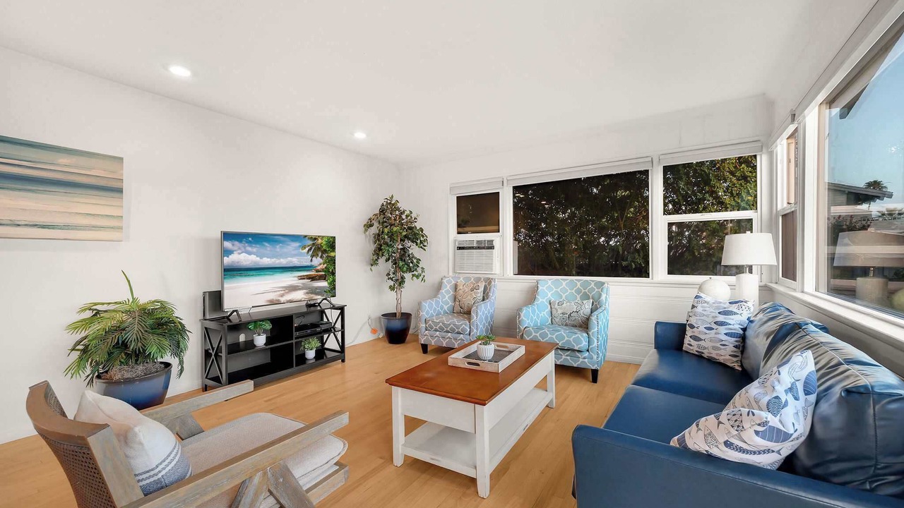 Photo of Livingroom in Cardiff-by-the-Sea