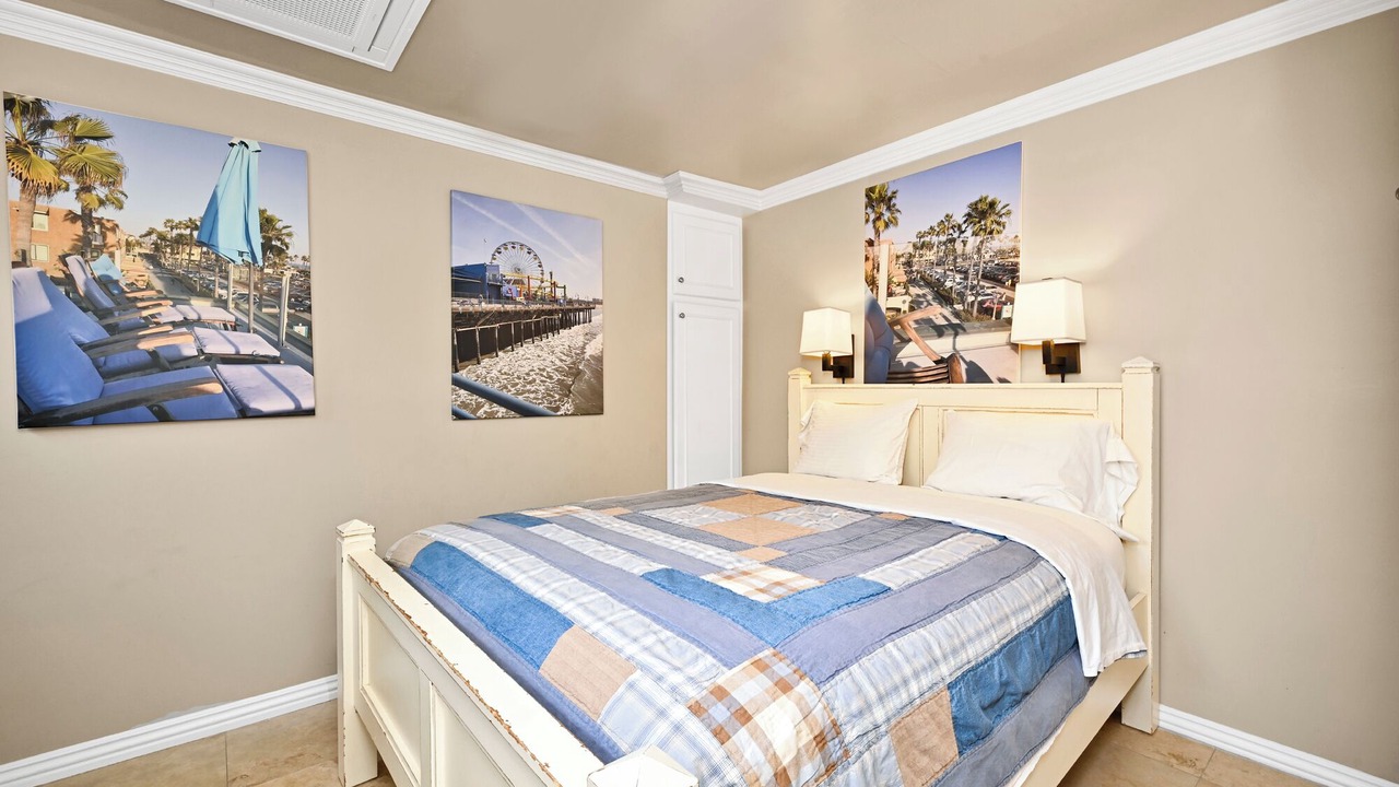Photo of Bedroom in Balboa Peninsula