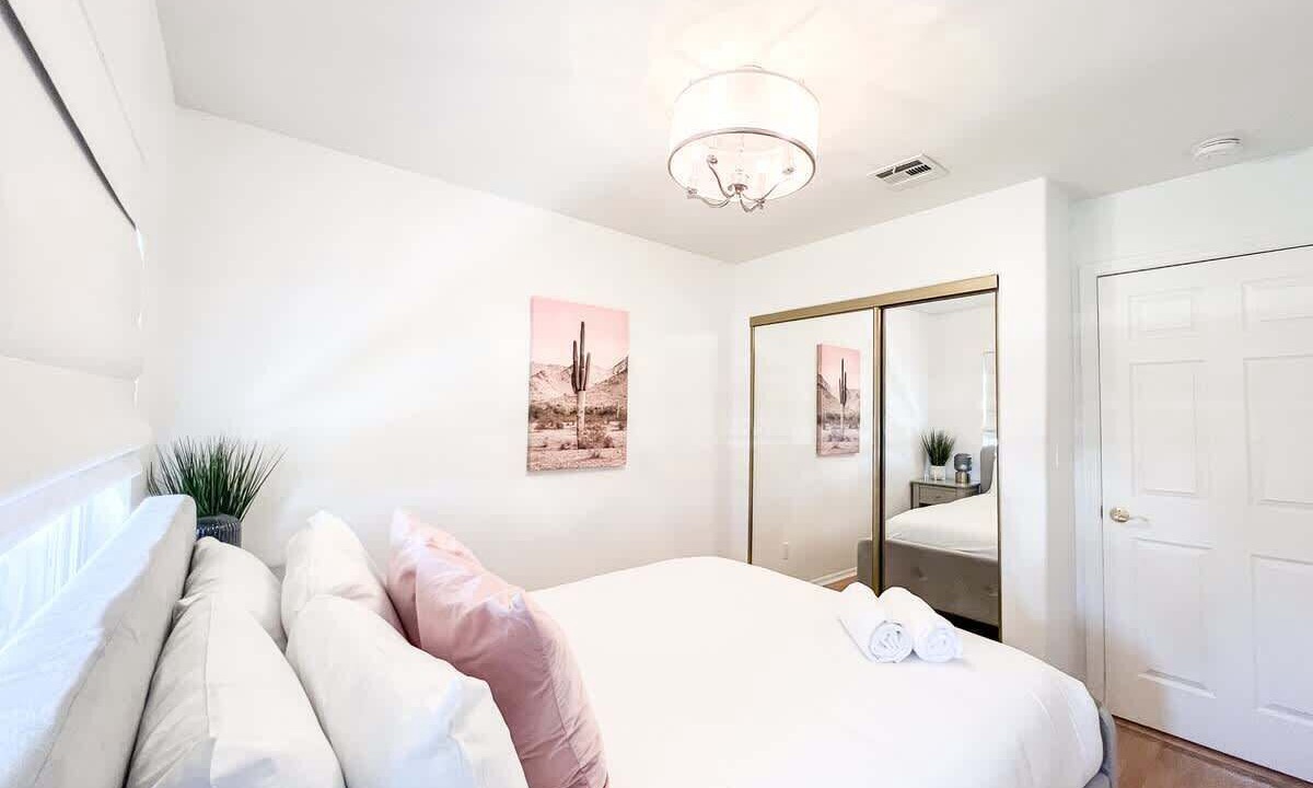 Photo of Bedroom in Tarzana