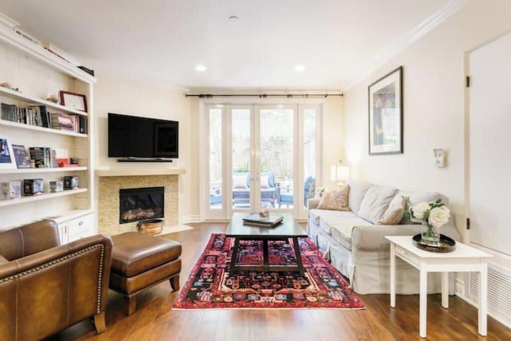Photo of Livingroom in Studio City