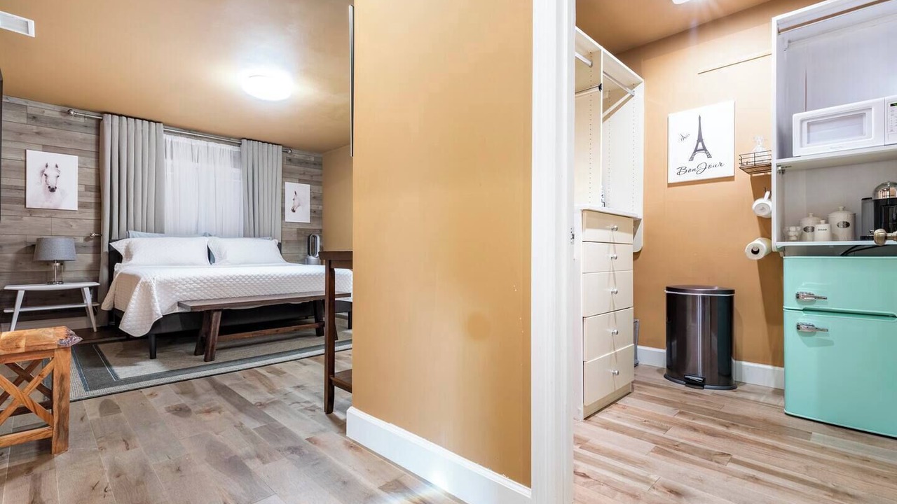 Photo of Bedroom in Orange