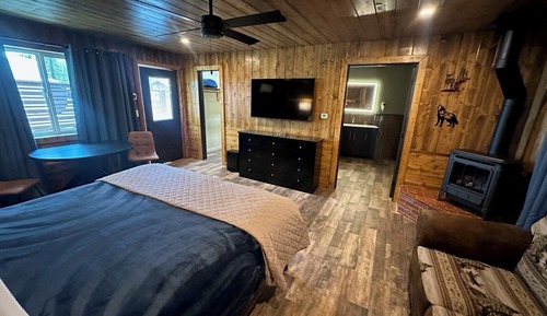 Acorn King Suite