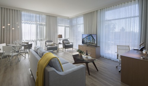 Panoramic Suite, 1 King Bed with Sofa bed (Cityscape Corner Apartment Suite)