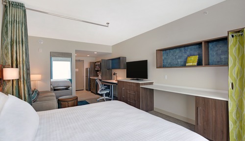 Studio, 1 King Bed, Accessible, Bathtub