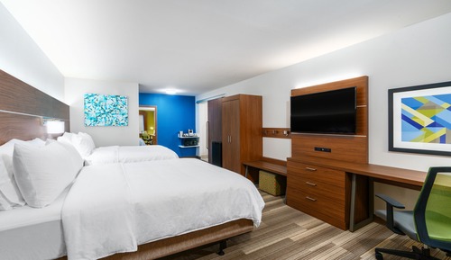 Standard Room, 2 Queen Beds, Accessible Bathtub, City View (Mobility)