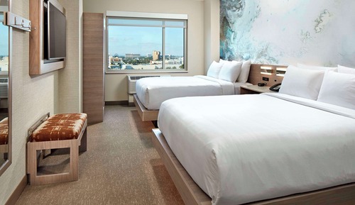 Suite, 1 Bedroom, Roll-in Shower (2 Queen Beds, Accessible Bathtub)