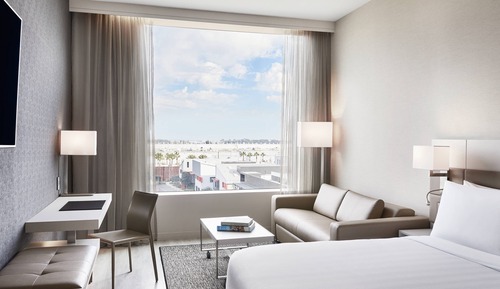 Room, 1 King Bed, Accessible Bathtub (High Floor)