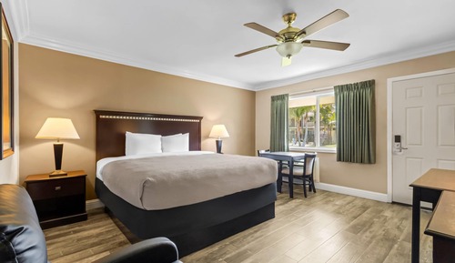 Standard Room, 1 King Bed, Non Smoking