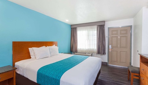 Room, 1 King Bed, Accessible, Non Smoking (Mobility/Hearing Impaired)