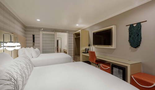 Standard Room, 2 Queen Beds, Accessible, Non Smoking (Roll-In Shower)
