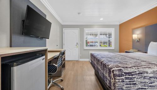 Standard Queen Room