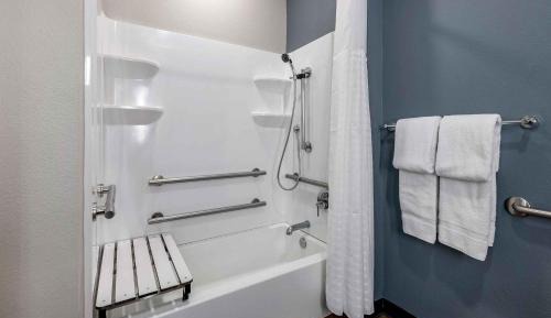 Studio with 1 King Bed - Disability Access - Non-Smoking