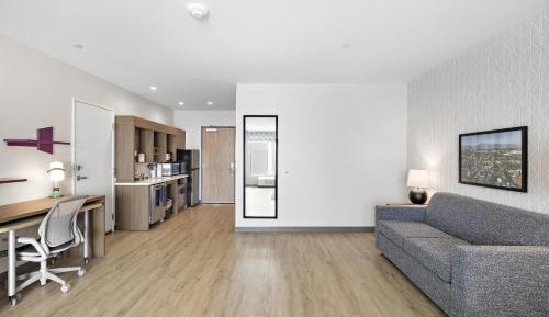 King Studio Suite with Tub - Mobility/Hearing Accessible