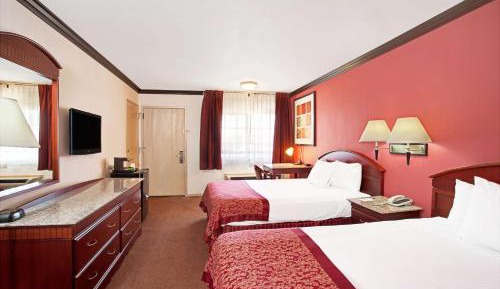 Queen Room with Two Queen Beds - Non-Smoking