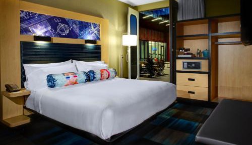 King Suite, 1 Bedroom Suite, 1 King, Alternate bed: sofa bed