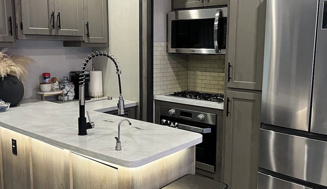 Charming 2-bedroom RV in brilliant Atwater with WiFi, AC